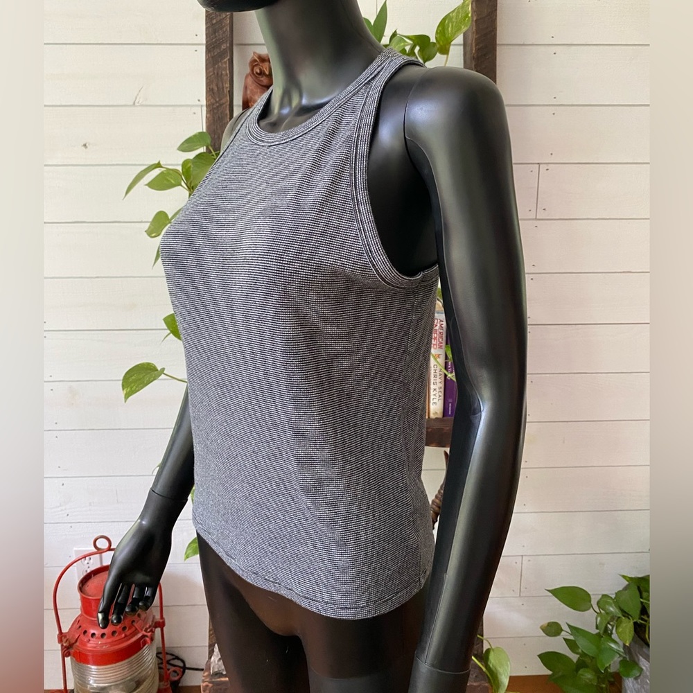 American Eagle: Black & White Top - Picture 17 of 17